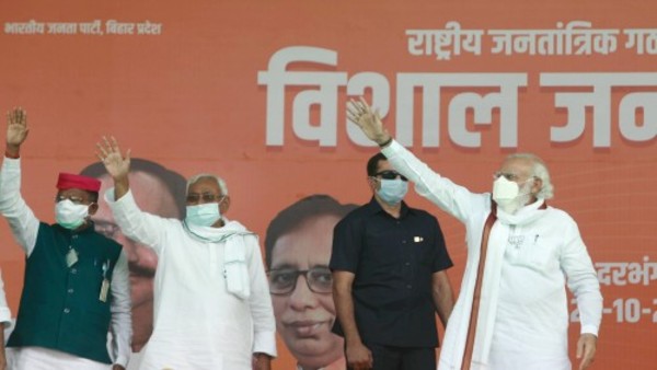 नरेन्द्र मोदी के मुकाबले पिछड़े नीतीश, जूनियर पार्टनर बनने को होंगे मजबूर