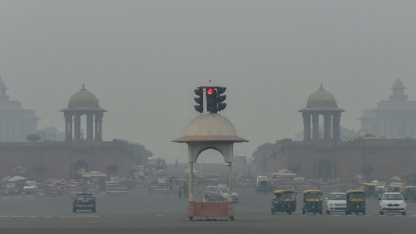  Pollution: स्मोग की चपेट में देश का दिल, AQI पहुंचा 484