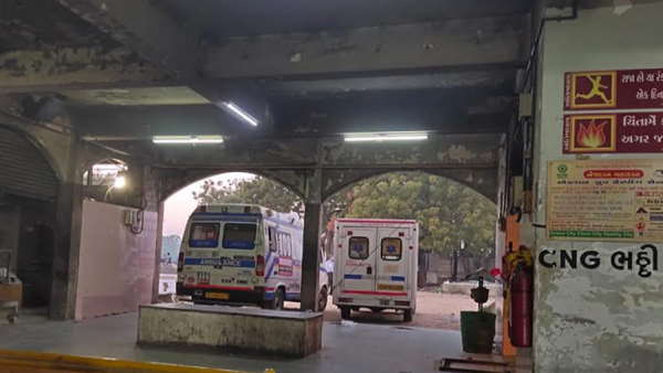pile Of Corpses In The Crematorium and kabristan Of Ahmedabad, 25-30 Bodies Funeral daily in covid period