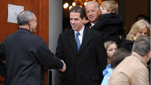 एक रात में ही होटल के कई कमरों में रुके हंटर बिडेन एक रात में ही होटल के कई कमरों में रुके हंटर बिडेन