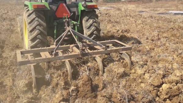 गांववाले लूटकर ले गए खजाना