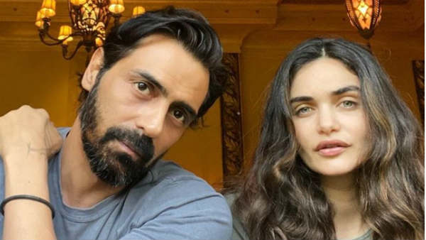 सोमवार को हुई थी घर की तलाशी 