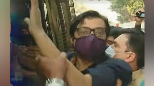 पुलिस ने गिरफ्तारी के वक्त जूते पहनने तक का समय नहीं दिया: अर्नब