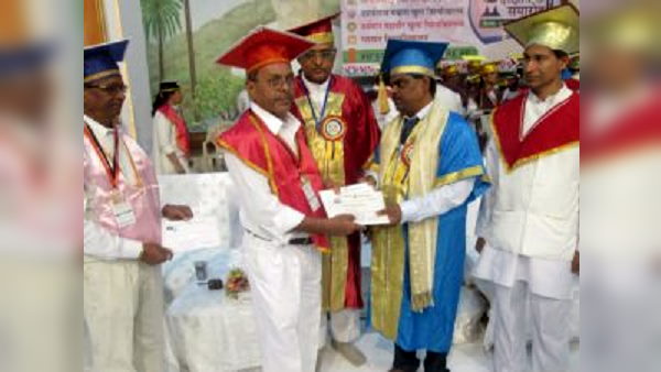 जेल में भी हिम्मत नहीं हारी, यूं लगे रहे