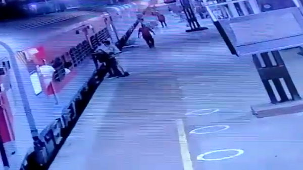 RPF personnel saved the life of a passenger at Dahod Railway Station