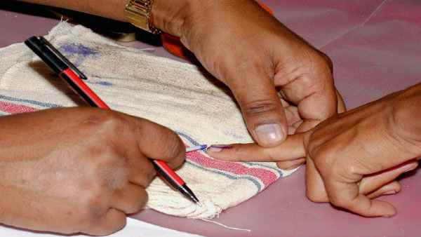 सुबह 7 से दिन के 2 बजे तक मतदान