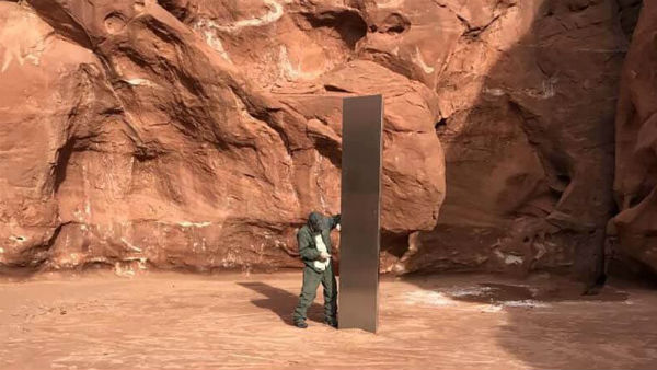 12 फीट दूर सूनसान जगह पर गड़ा खंभा