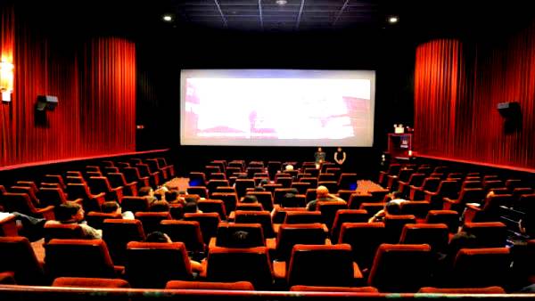 70 MM फिल्मों को OTT प्लेटफॉर्म पर रिलीज करने की कवायद शुरू हुई 70 MM फिल्मों को OTT प्लेटफॉर्म पर रिलीज करने की कवायद शुरू हुई