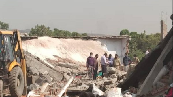 two Children lost their Parents, those Had Bought The Sons Birthday Gift two Children lost their Parents, those Had Bought The Sons Birthday Gift