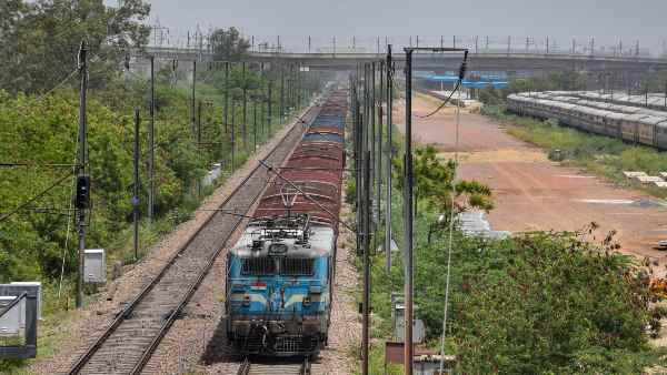 Indian Railways:This is the plan of railways to earn double the amount of income from freight by 2024 Indian Railways:This is the plan of railways to earn double the amount of income from freight by 2024