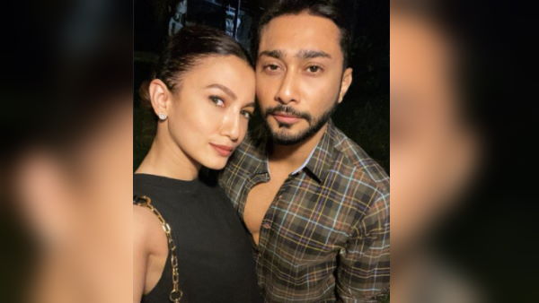 शेयर की एक खूबसूरत सेल्फी