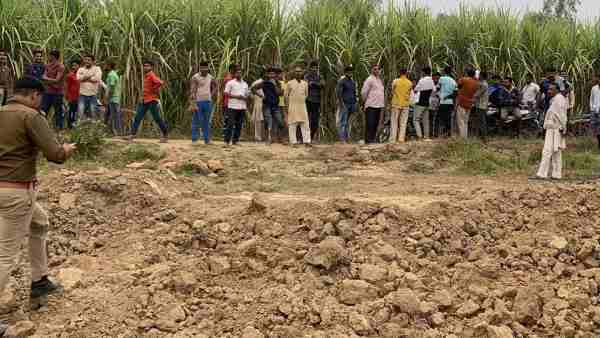 राजस्व विभाग की टीम पहुंची गांव