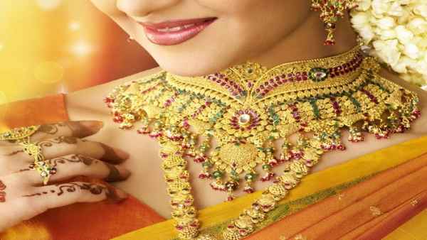 सर्राफा बाजारों सोने-चांदी की कीमत में आई इतनी गिरावट 