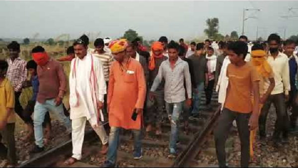 Gujjar reservation agitation: Now impact in Gujarat , rail blockade warning 