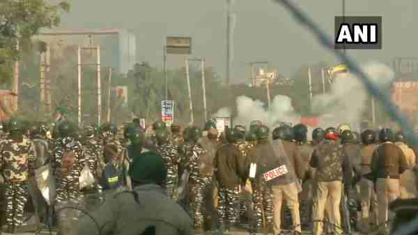 दिल्ली की तरफ कूच करते जा रहे हैं किसान