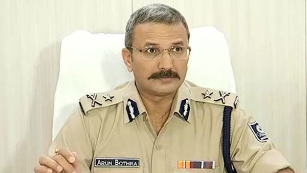 सोशल मीडिया पर काफी एक्टिव हैं अरुण बोथरा 