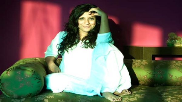 46 वर्ष की हो चुकी फिल्म निर्देशिका जोया अख्तर भी अभी तक कुंवारी है