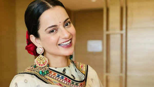 फैमिली फोटो में बेहद खूबसूरत लग रही है कंगना