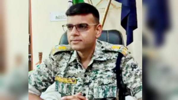 दस दस हजार रुपए की मदद की दस दस हजार रुपए की मदद की