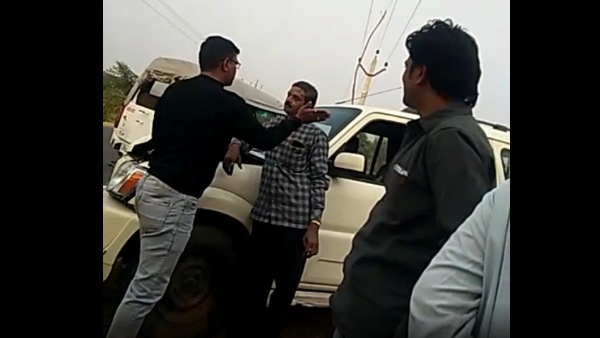 lalitpur kanoongo slapped lekhpal on road video viral lalitpur kanoongo slapped lekhpal on road video viral