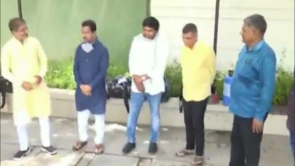 राजद्रोह का भी मुकदमा दर्ज है