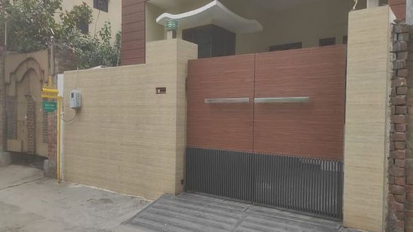 जली हालत में मिली स्विफ्ट कार