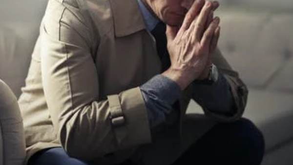 लोगों की बातें करती हैं परेशान लोगों की बातें करती हैं परेशान