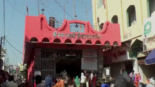 महालक्ष्मी मंदिर में धन छोड़कर जाने वालों का रखते हैं पूरा रिकॉर्ड महालक्ष्मी मंदिर में धन छोड़कर जाने वालों का रखते हैं पूरा रिकॉर्ड
