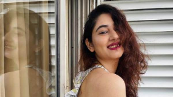 वीडियो में शर्माते हुए दिखीं दिशा