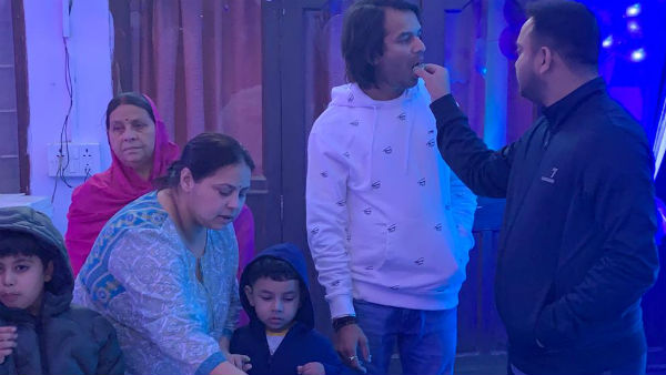 घरवालों के साथ तेजस्वी ने मनाया Birthday, बहन मीसा ने शेयर की तस्वीरें घरवालों के साथ तेजस्वी ने मनाया Birthday, बहन मीसा ने शेयर की तस्वीरें