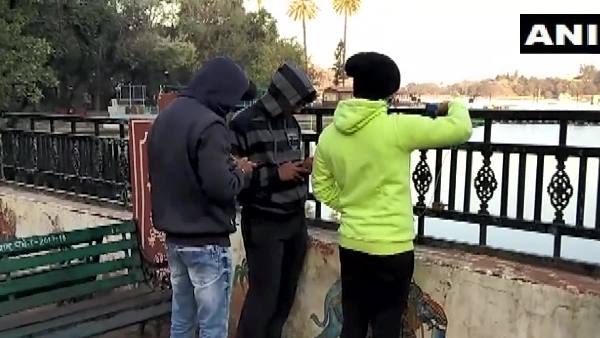 पहाड़ों पर बर्फबारी, मैदानों में शीत लहर