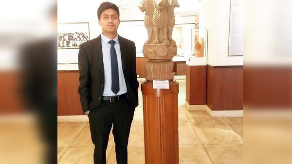 फेसबुक और ट्व‍िटर अकाउंटर डीएक्ट‍िवेट किया