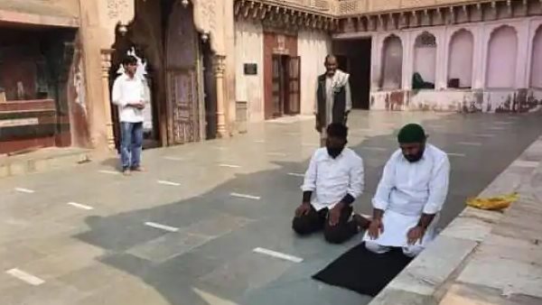 खुदाई खिदमतगार के सदस्य हैं दोनों युवक