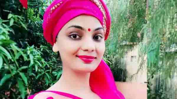 folk Neha Singh Rathore new song Controversy by Allahabad University folk Neha Singh Rathore new song Controversy by Allahabad University