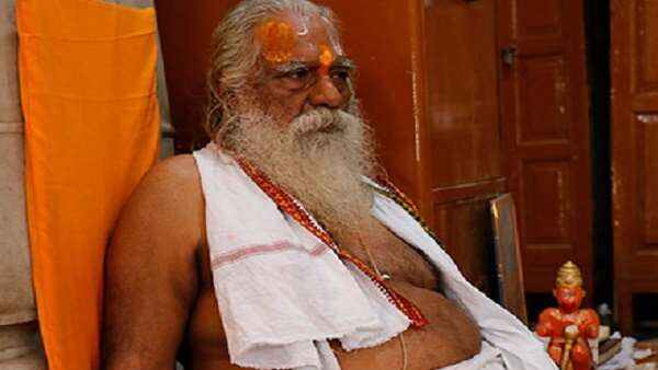 Mahant Nritya Gopal Das ill befor Deepotsav referred to Medanta Hospital Mahant Nritya Gopal Das ill befor Deepotsav referred to Medanta Hospital