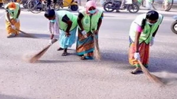 महिला सफाई कर्मचारी को गलती से दिए 10 लाख रुपए