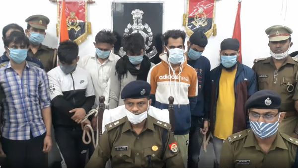 ten online fraudsters handcuffed by police in saharanpur ten online fraudsters handcuffed by police in saharanpur