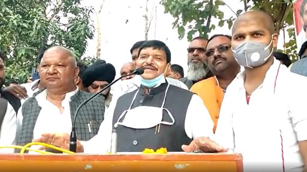 महाभारत के माध्यम से परिवार के सियासी युद्ध का जिक्र