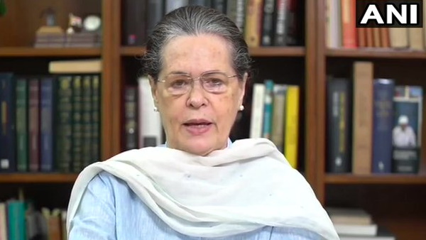 इस बीच जो बाइडेन को दुनियाभर से बधाई संदेश मिलने का सिलसिला भी शुरू हो गया है। भारत से प्रधानमंत्री नरेंद्र मोदी, राहुल गांधी समेत कई राजनीतिक हस्तियों के बाद अब कांग्रेस की अतंरिम अध्यक्ष सोनिया गांधी ने भी जो बाइडेन और कमला हैरिस को जीत की बधाई दी है। बता दें कि बाइडेन और हैरिस अगले साल 20 जनवरी को पद की शपथ लेंगे। इस बीच जो बाइडेन को दुनियाभर से बधाई संदेश मिलने का सिलसिला भी शुरू हो गया है। भारत से प्रधानमंत्री नरेंद्र मोदी, राहुल गांधी समेत कई राजनीतिक हस्तियों के बाद अब कांग्रेस की अतंरिम अध्यक्ष सोनिया गांधी ने भी जो बाइडेन और कमला हैरिस को जीत की बधाई दी है। बता दें कि बाइडेन और हैरिस अगले साल 20 जनवरी को पद की शपथ लेंगे।