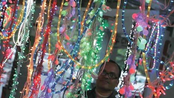 भारतीयों को पुराने जमाने के दीयों से ही काम चलाना होगा: ग्लोबल टाइम्स भारतीयों को पुराने जमाने के दीयों से ही काम चलाना होगा: ग्लोबल टाइम्स