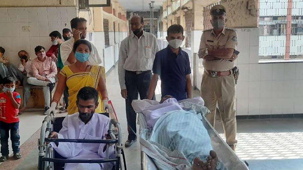 surat civil hospital news, Surat , Civil Hospital Ambulance van, Ambulance hits Bike Rider, Ambulance Brought boy to hospital, gujarat, gujarat news, latest news, Ambulance , सूरत सिविल अस्पताल समाचार, सूरत, सिविल अस्पताल, एम्बुलेंस वैन, एम्बुलेंस बाइक सवार से टकराई, गुजरात, गुजरात समाचार, एम्बुलेंस surat civil hospital news, Surat , Civil Hospital Ambulance van, Ambulance hits Bike Rider, Ambulance Brought boy to hospital, gujarat, gujarat news, latest news, Ambulance , सूरत सिविल अस्पताल समाचार, सूरत, सिविल अस्पताल, एम्बुलेंस वैन, एम्बुलेंस बाइक सवार से टकराई, गुजरात, गुजरात समाचार, एम्बुलेंस