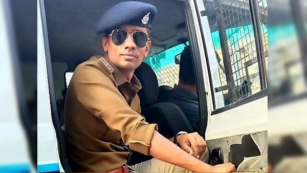 सड़क पर बदमाशों से जूझा 'असली सिंघम' सड़क पर बदमाशों से जूझा 'असली सिंघम'