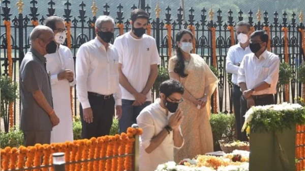 बाल ठाकरे को श्रद्धांजलि देने पहुंचे थे राउत