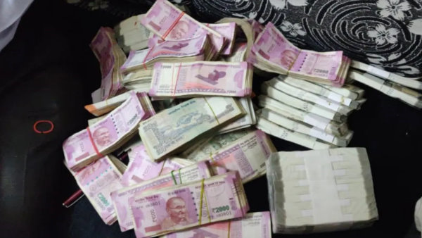 50 हजार की रिश्वत लेता पकड़ा था