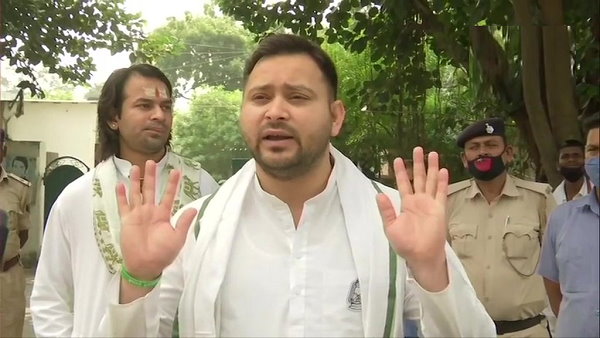 Tejashwi Yadav Birthday: Tej Pratap yadav congratulates Birthday wishes to younger brother in special way HBDTejashwi