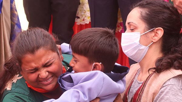 कौन हैं हर्ष को गोद लेने वाली महिला कौन हैं हर्ष को गोद लेने वाली महिला