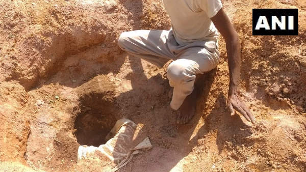 दो दिन से बोरवेल में कोई हलचल नहीं