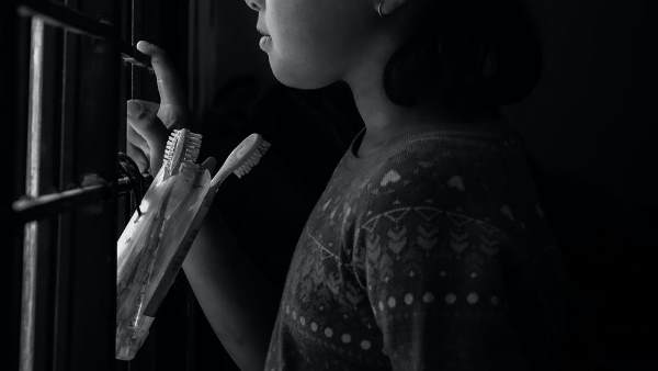 अस्नाइरा की शिक्षा पर उसके पति ने क्या कहा?