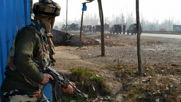  एक अधिकारी सहित तीन सुरक्षाकर्मी शहीद