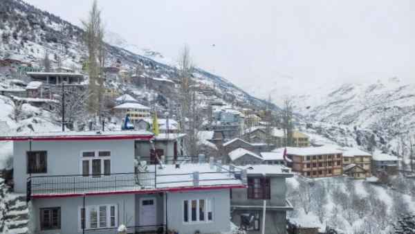 हिमाचल में हुई बर्फबारी